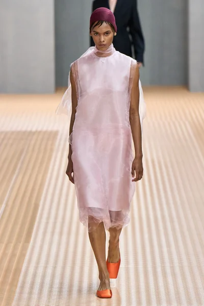 Look 3
